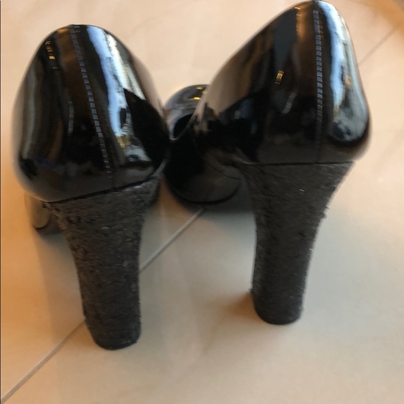 Tory Burch Black Patent Pumps size 9 - Picture 2 of 8